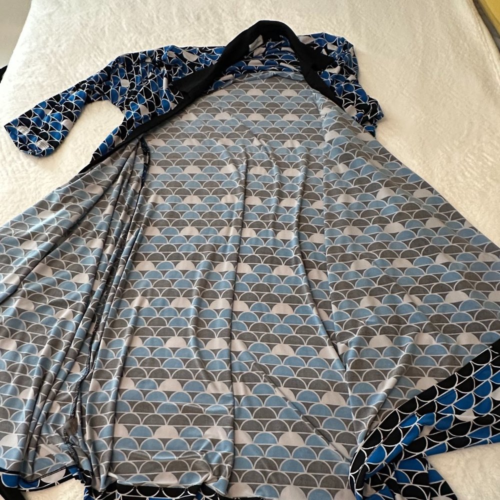 ROBE - Picture 2 of 2